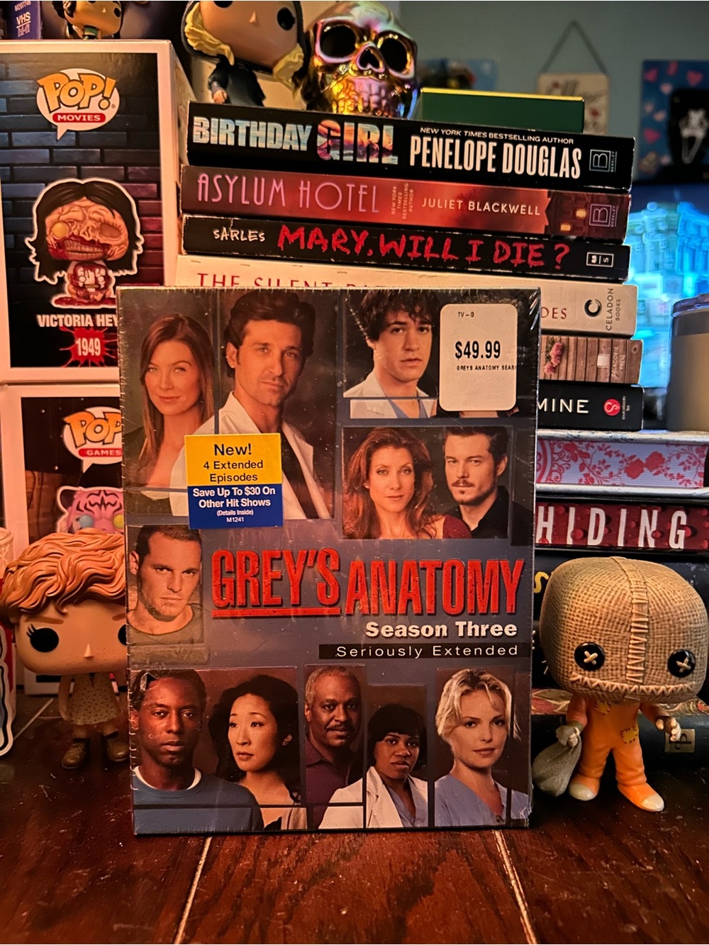 Grey's Anatomy Season Three DVD Box Set - Red and Black